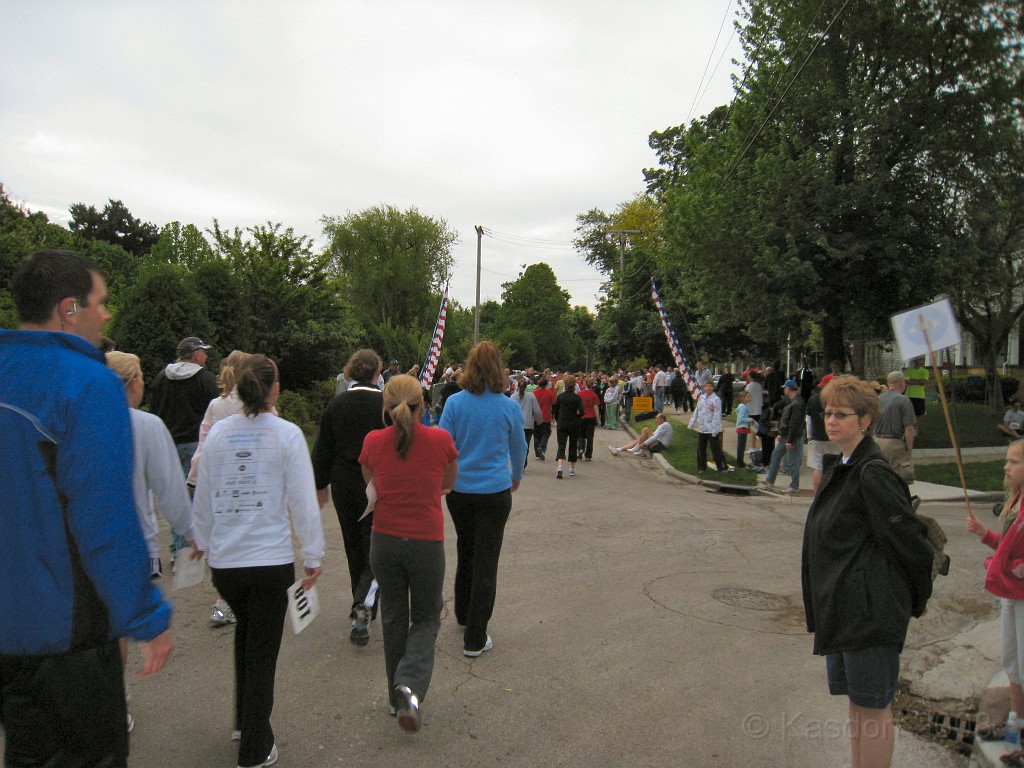 Dart Frog Dash 08 0143.jpg - Everyone is heading down to the starting area on the other side of the banners.